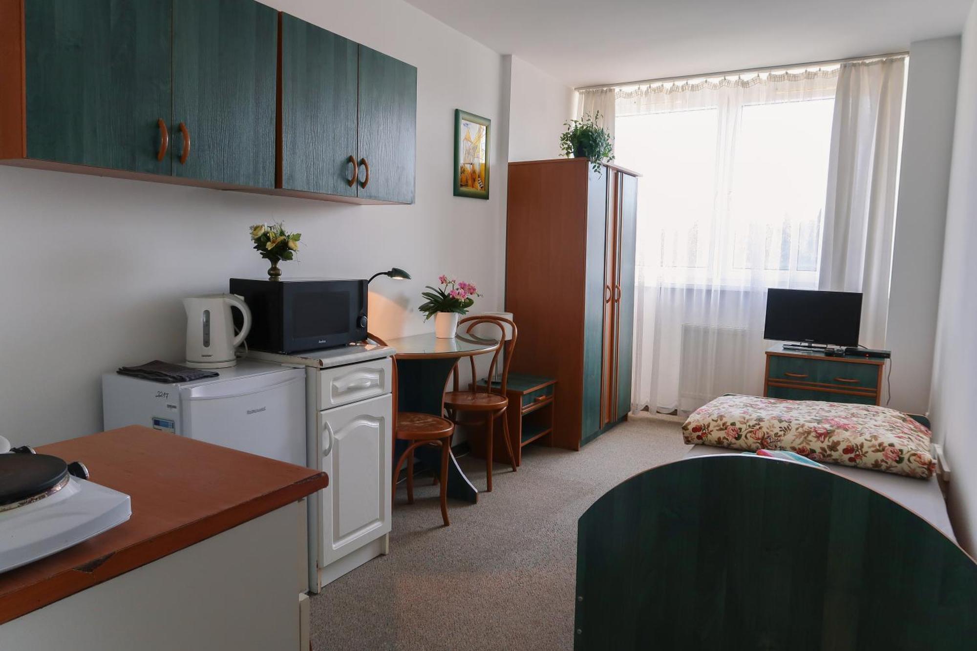 Dom Studencki Raj Vandrarhem Wrocław Exteriör bild