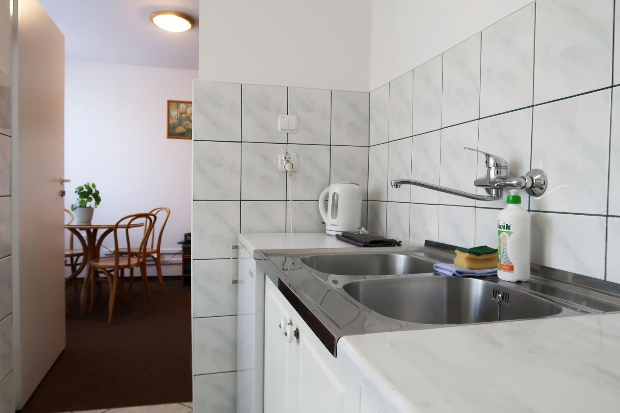 Dom Studencki Raj Vandrarhem Wrocław Exteriör bild