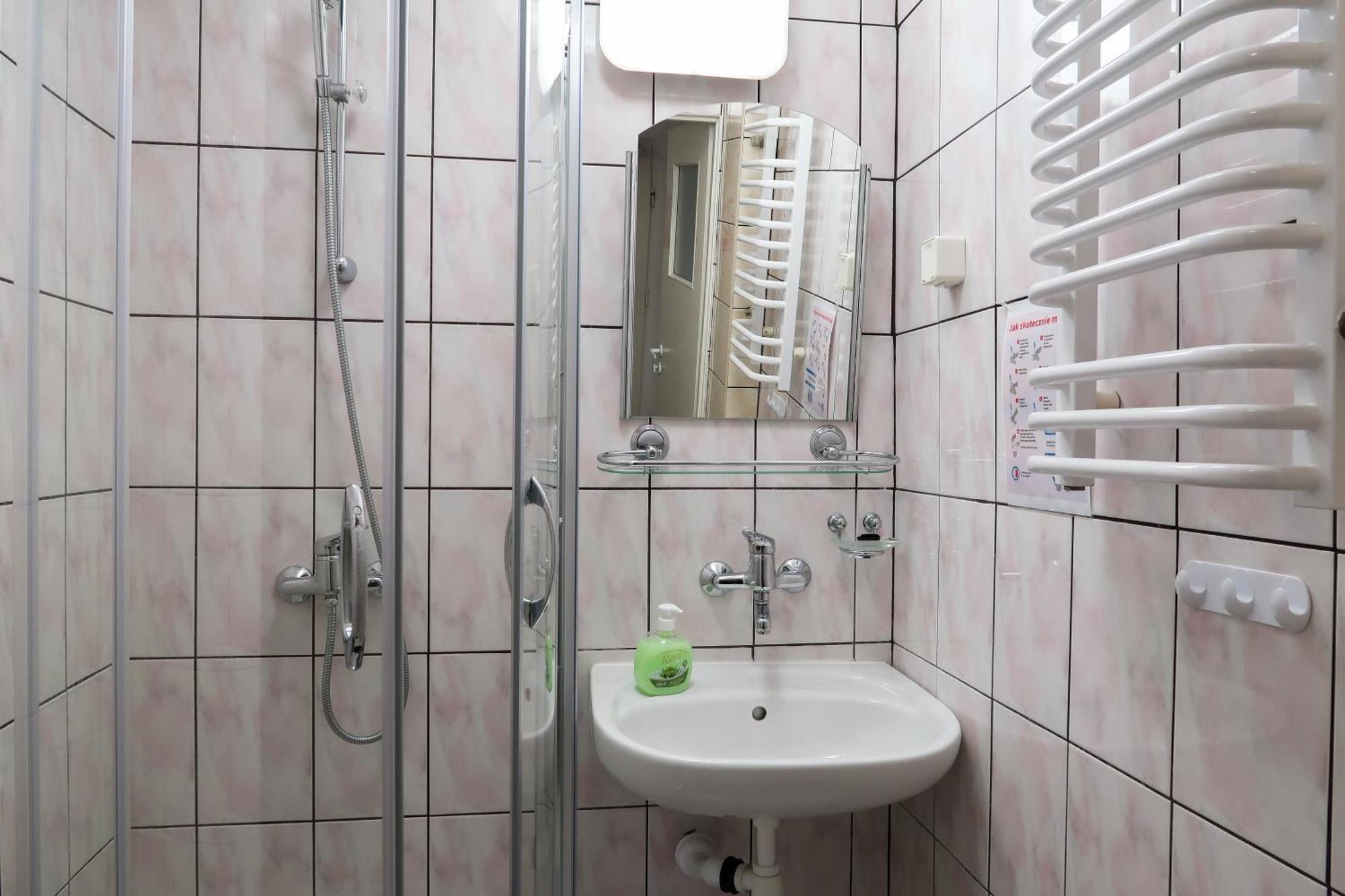Dom Studencki Raj Vandrarhem Wrocław Exteriör bild